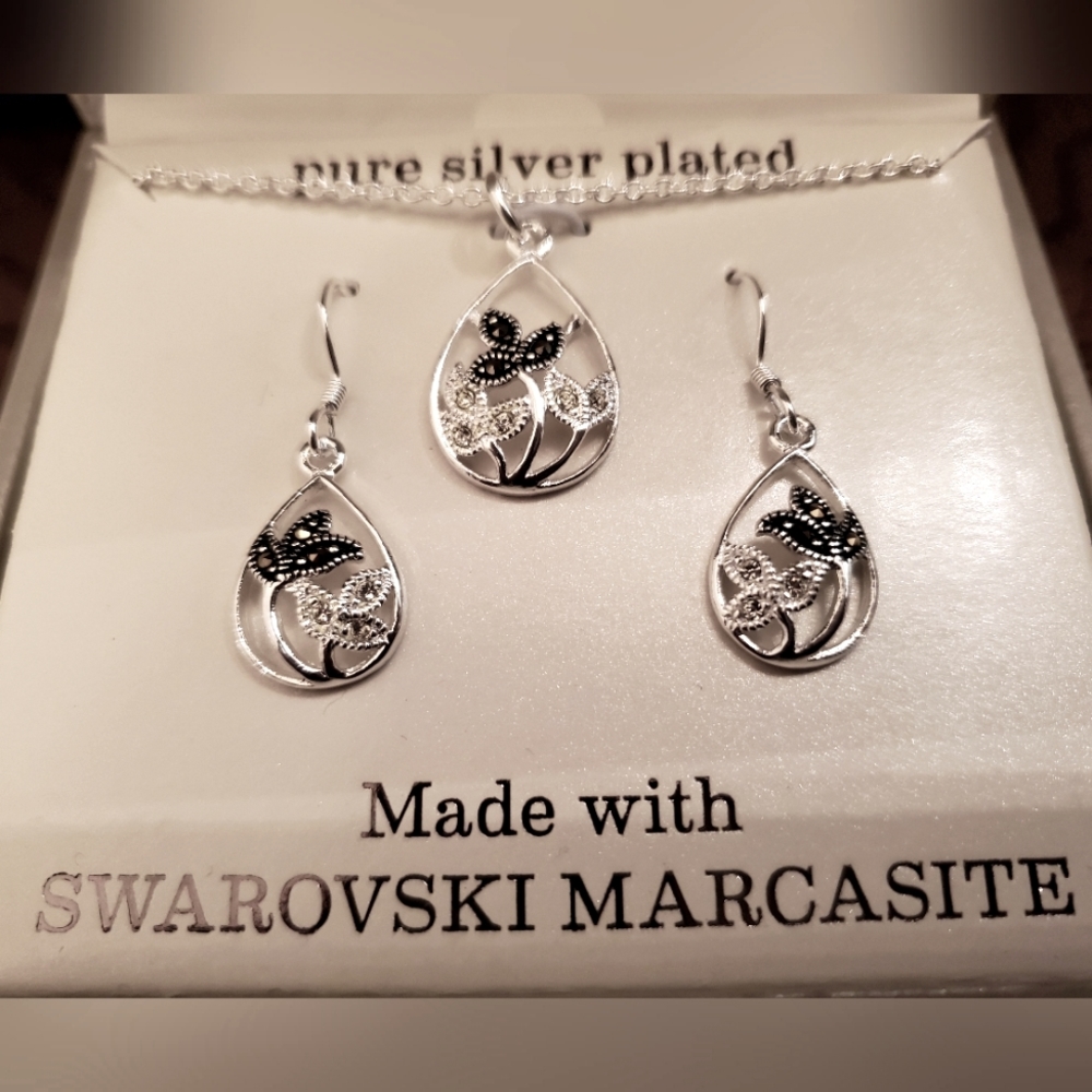 Gift Set - Earrings and Necklace Set